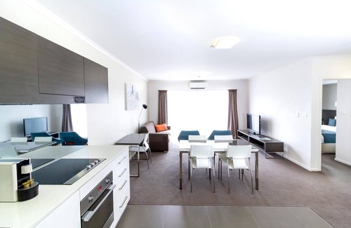 Greenway Hotel | Abode Tuggeranong