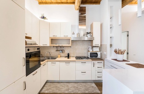 Celio Apartment | About Colosseo - Apartment at the Colosseum in the Heart of Rome - Free WiFi