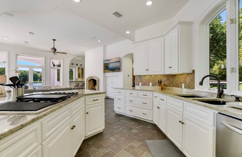 Austin House | Above Casa Paradiso I Waterfront I Lake Austin I Pool&Spa I Game Room
