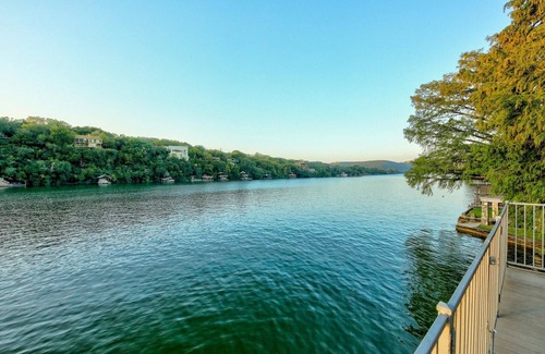 Austin House | Above Emerald | Waterfront I Dock I Lake Austin | Pool&Spa I Game Room