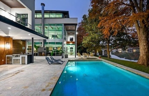 Austin House | Above Emerald | Waterfront I Dock I Lake Austin | Pool&Spa I Game Room