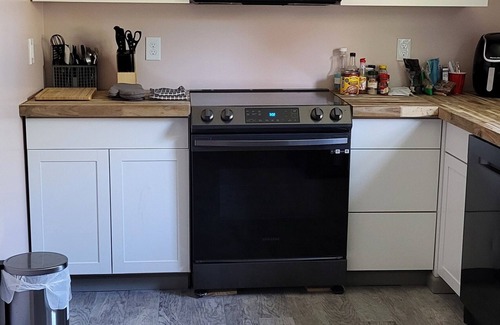 Columbia Apartment | Above Garage Apartment - Fully Equipped 2 bedroom, 1 bath.