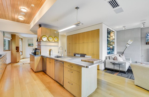 Austin House | Above Waterfalls I Premier | Party Dock I Pool I Theater I Luxury I Services