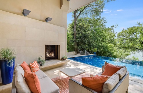 Austin House | Above Waterfalls I Premier | Party Dock I Pool I Theater I Luxury I Services