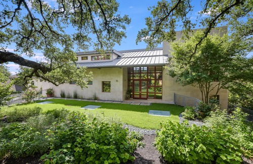 Austin House | Above Waterfalls I Premier | Party Dock I Pool I Theater I Luxury I Services