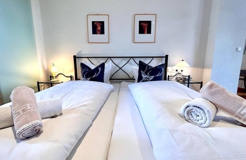 Steeg Bed & Breakfast | Abracadabra - House Wallis