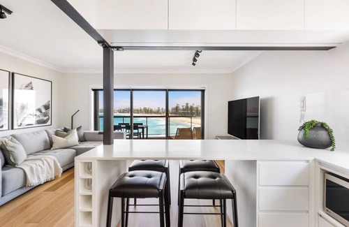 Queenscliff Apartment | Absolute Beachfront, Stunning Manly Beach Views