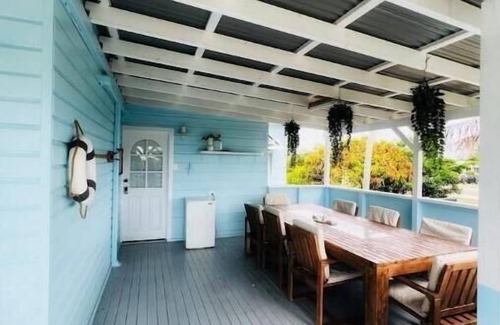 Bowen Town Center House | Absolute Beachfront Bowen Beach House-family time