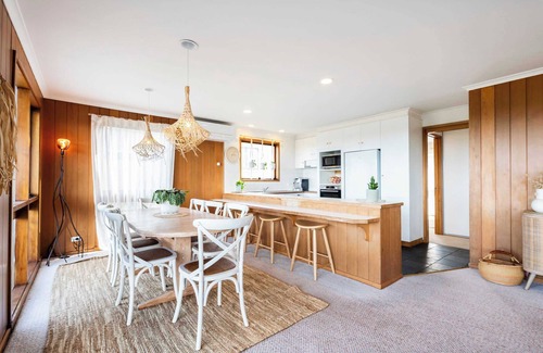 Torquay House | Absolute Beachfront Views - Bohemian Charm