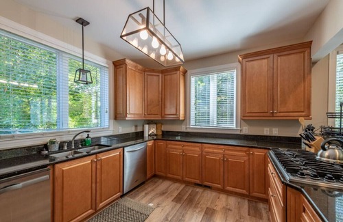 Macon Apartment | Absolute Dream, Prime Location: Pool Table & Sauna