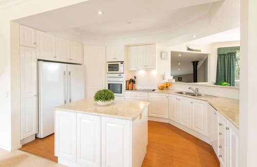 Mallacoota House | Absolute lake frontage property located in the heart of beautiful Mallacoota.