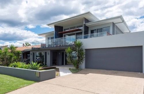 Maloneys Beach House | Absolute Waterfront, Amazing Views, Maloneys Beach