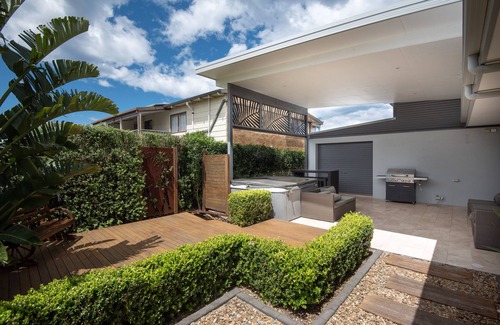 Maloneys Beach House | Absolute Waterfront, Amazing Views, Maloneys Beach