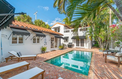 Old Northwood Villa | Abstract Pool Villa in Historic Home | Pool