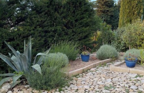 Gigondas House | ABSTRUS gite for 2 people in the heart of the vineyards pets allowed -16 kg