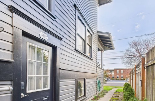Albany Apartment | AC*Boutique Apt. Albany dwntn*KING*Queen*Full* 1 bath. PNW