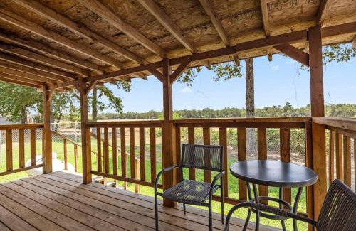 Conroe House | Accessible 3BR Sleeps 12 Pet-Friendly Conroe Stay