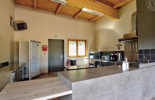 Les Noes Cottage | Accessible Chalet with Terrace, Pool, and Recreational Activities in Scenic Village