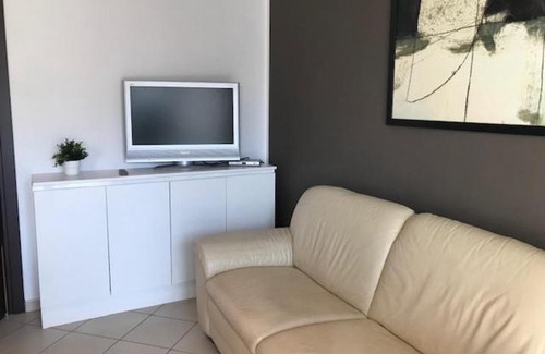 Mirafiori Apartment | Accogliente e moderno trilocale