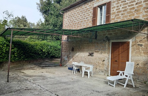 Gallese Apartment | Accommodation Le Rose, just outside the village a few meters from the Basilica of San Famiano