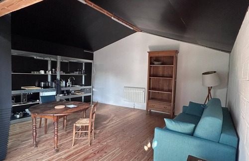 Fontaine-Bayonne-Cartoucherie Apartment | Accommodation with terrace