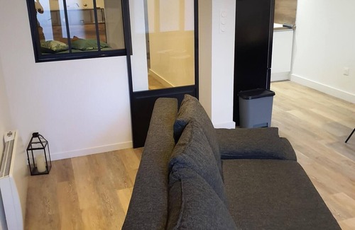 Tournon-sur-Rhone Apartment | Accord Vin et Chocolat, ce Chamant T2 Refait à Neuf