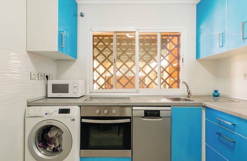 Algeciras House | Acogedor Hogar en Cádiz con Patio y Amenidades Deportivas