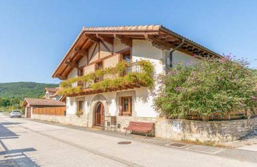 Akerreta Villa | Acogedora casa rural con jardín próxima a Pamplona