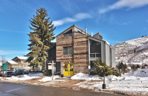 North Park City Condo | Acorn Chalet #5 - Walk to PC ski base! STUDIO!