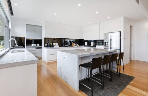 Hastings House | Acreage Farm Stay by Ready Set Stay - Cottage and House