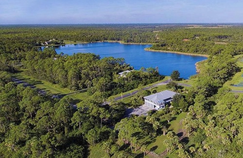 Venice House | ACREAGE RETREAT 5 BED 4 BATH POOL & LAKE HOUSE