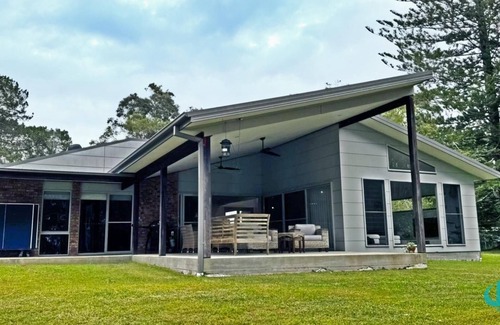 Eraring House | Acres on the Lake - your private retreat