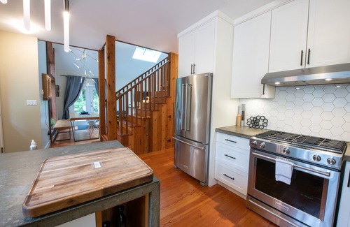 Tofino House | Across From Cox Bay with Hot Tub!