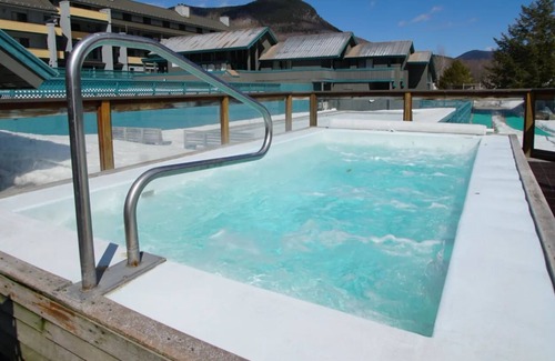 Lincoln Resort | Across the street from Loon Mountain. Free ski shuttle from your unit!