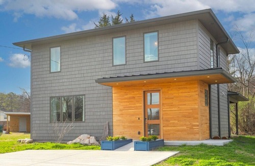 Nashville House | ADA-Friendly Dog-Friendly Home in Nashville