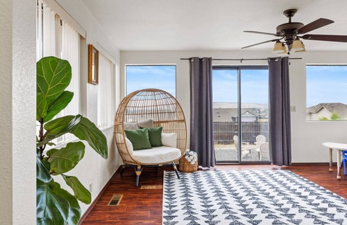 Umatilla House | Additional Living Room, Just Minutes From Highway