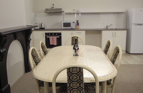 Glenelg Apartment | Adelaide's Seaside Location - Glenelg Beach: Seafield Apartment No. 1, First-floor, Beach-facing