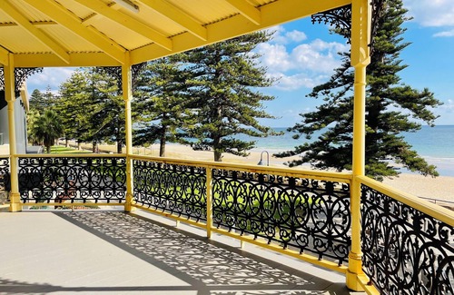 Glenelg Apartment | Adelaide's Seaside Location - Glenelg Beach: Seafield Apartment No. 4, Upstairs, Shared balcony
