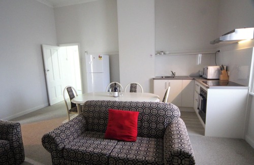 Glenelg Apartment | Adelaide's Seaside Location - Glenelg Beach: Seafield Apartment No. 6, Upstairs