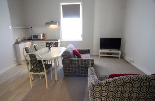 Glenelg Apartment | Adelaide's Seaside Location - Glenelg Beach: Seafield Apartment No. 6, Upstairs