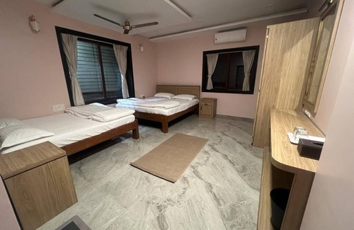 Wai House | Adhiraj Villa is a luxurious villa located in Panchgani-Mahabaleshwar Road.