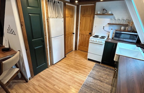 Wilmington Ski Chalet | Adirondack Cozy Chalet Private & 3 Minutes to Whiteface Mountain. Pet Friendly.