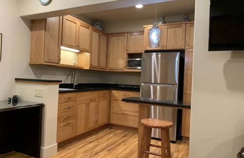 Ashland Apartment | Adjacent to Downtown Ashland and Lithia Park, Lithia Park Suite 3