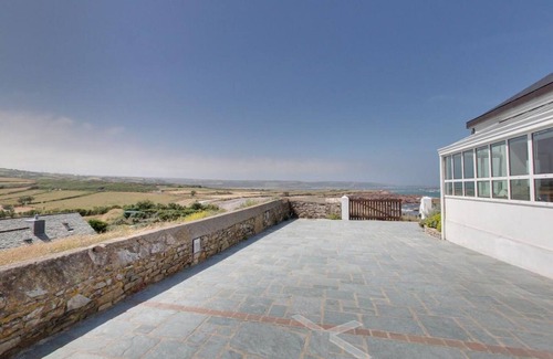 Digulleville Apartment | Adjoining studio at semaphore with internet and parking, pets allowed