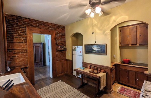 Hannibal House | Admiral Fuqua House - Large downtown Hannibal Home