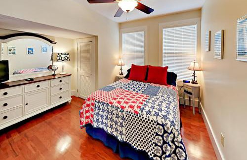 Boothbay Harbor Apartment | Admiral's and Captain's Quarters