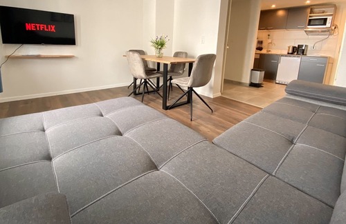 Koetz Apartment | ADN Apartments XL, Minimalist & Modern