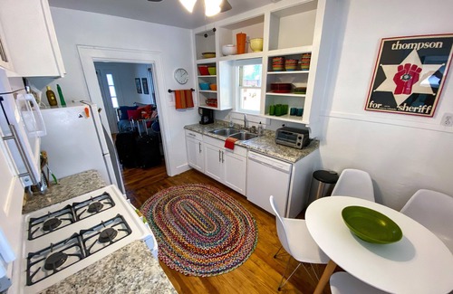 Austin House | Adorable 6th Street Bungalow - 100+ Five Star Reviews