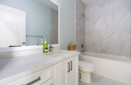 Abbotsford Apartment | Adorable apartment with AC in charming Abbotsford