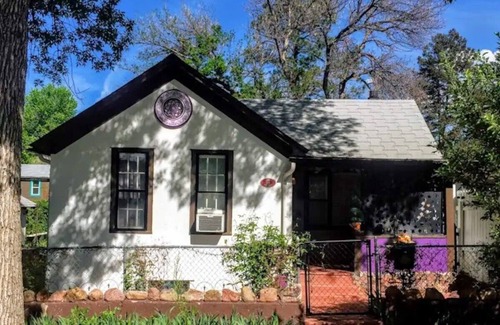 Colorado Springs House | Adorable Artsy Small House in Prime Location for Solo Travelers or Couples